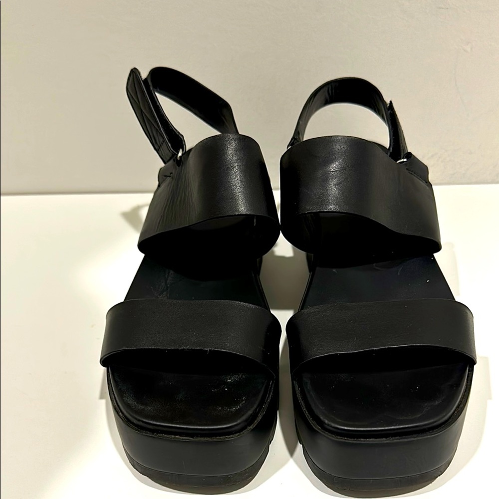 Black platform sandal